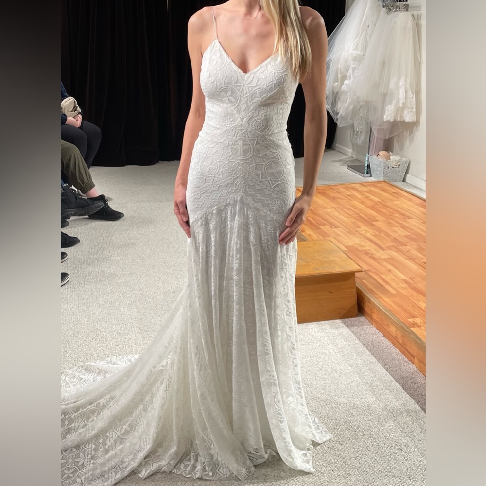 NWT Lovers Society ‘Lake’ Lace Wedding Dress
